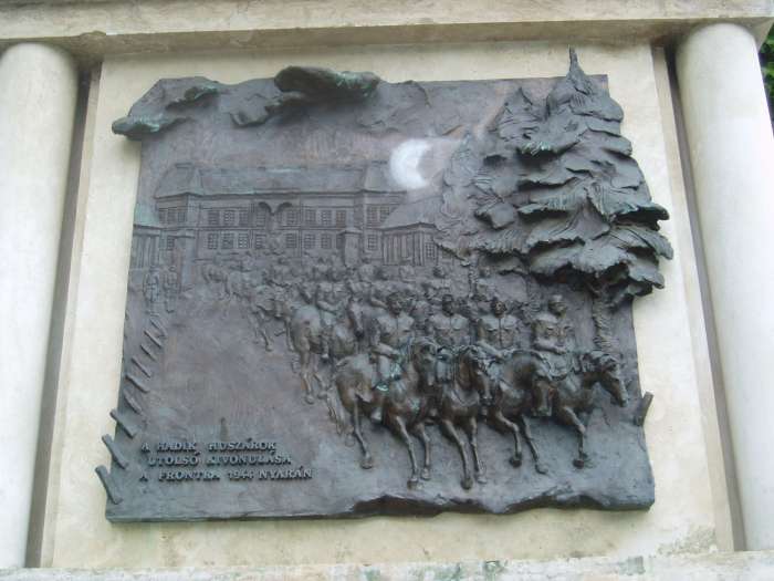 Nyíregyháza, Országzászló tér: Magyar huszár 3.kép.jpg Nyíregyháza, Országzászló tér: Magyar huszár 3.kép.jpg
